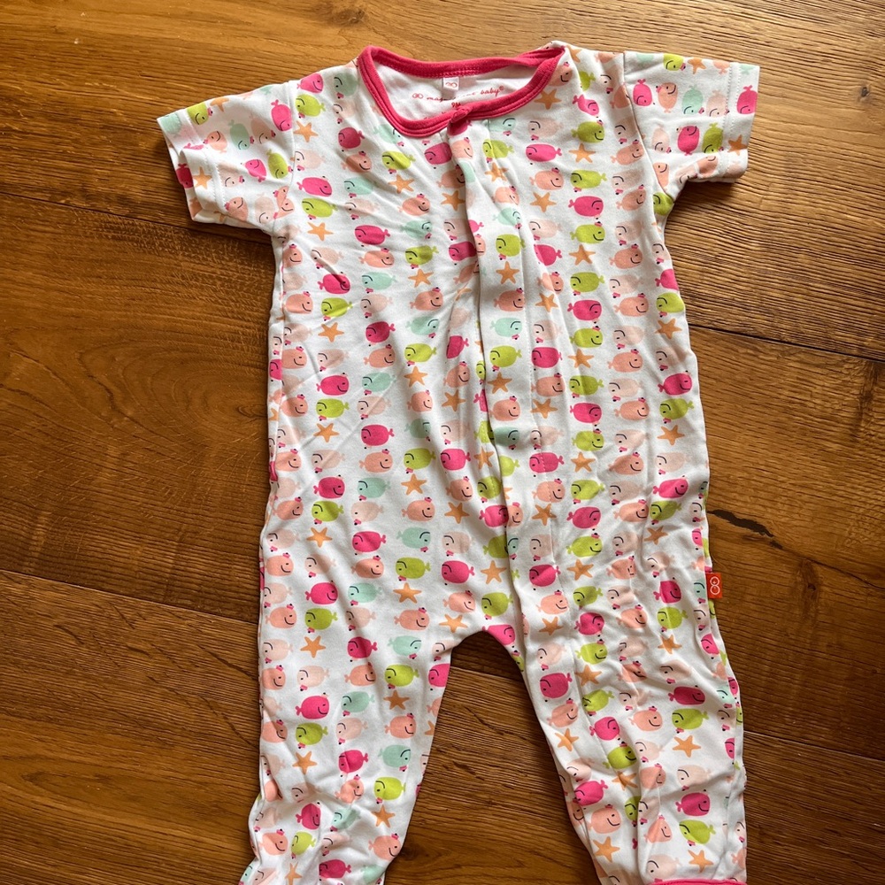 EUC Magnificent Baby/Magnetic Me Short Sleeve Pajamas - Colored Fish - 9M